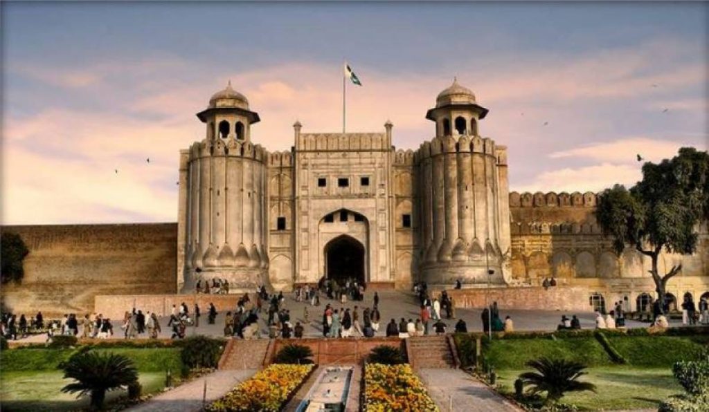 How Many Gates Did The Walled City Of Lahore Have?