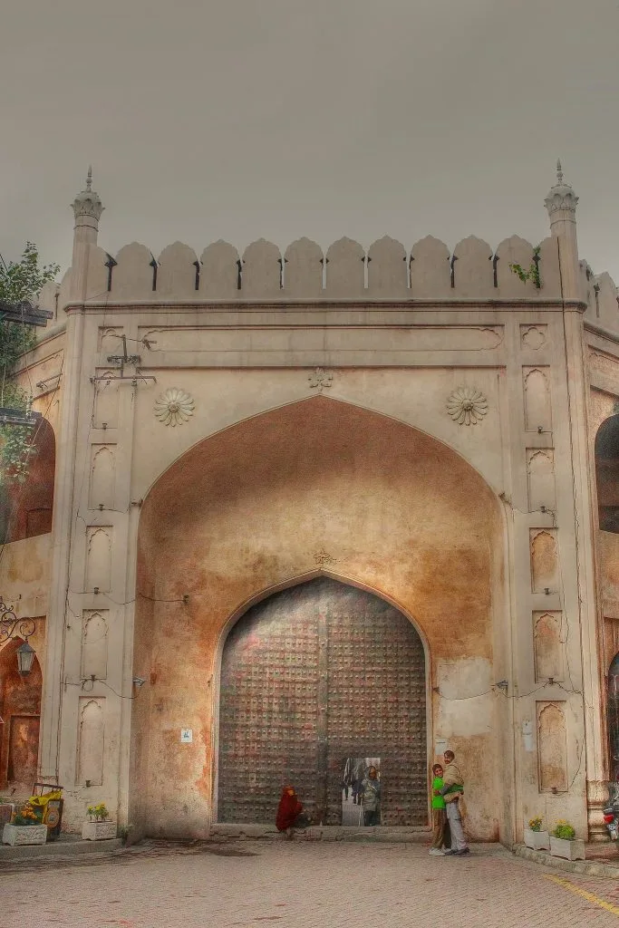 How Many Gates Did The Walled City Of Lahore Have?