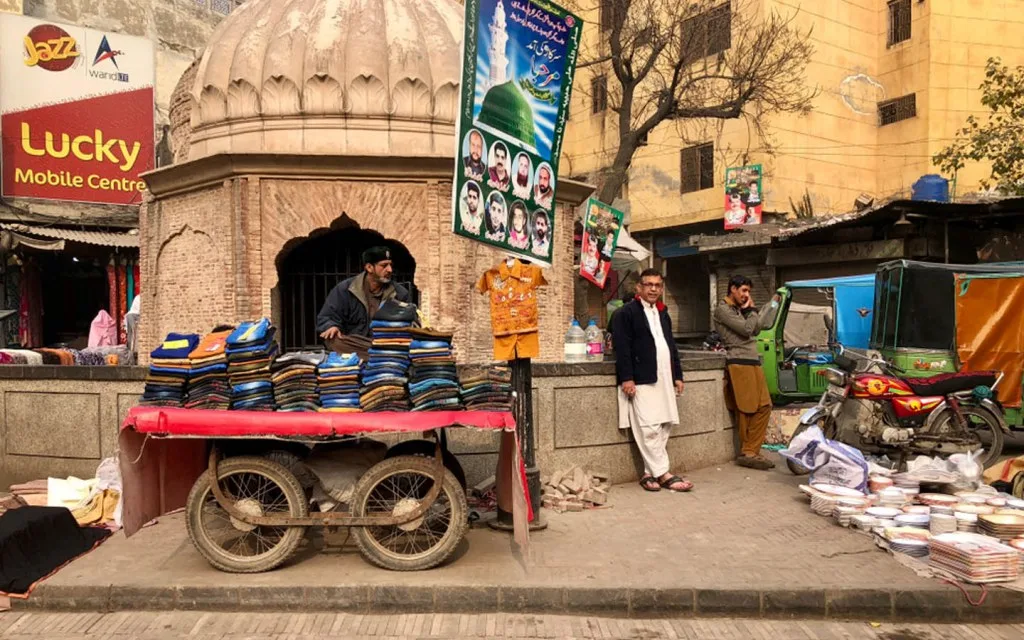 How Many Gates Did The Walled City Of Lahore Have?