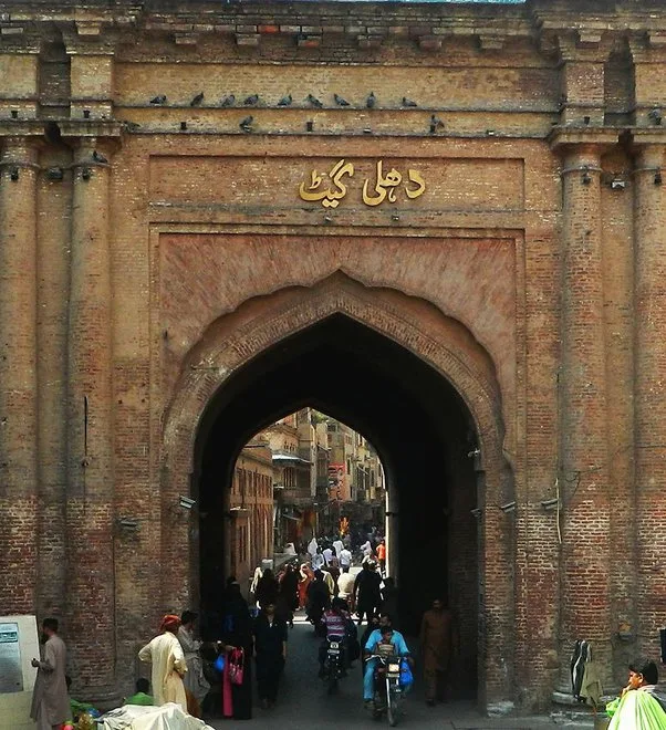 How Many Gates Did The Walled City Of Lahore Have?