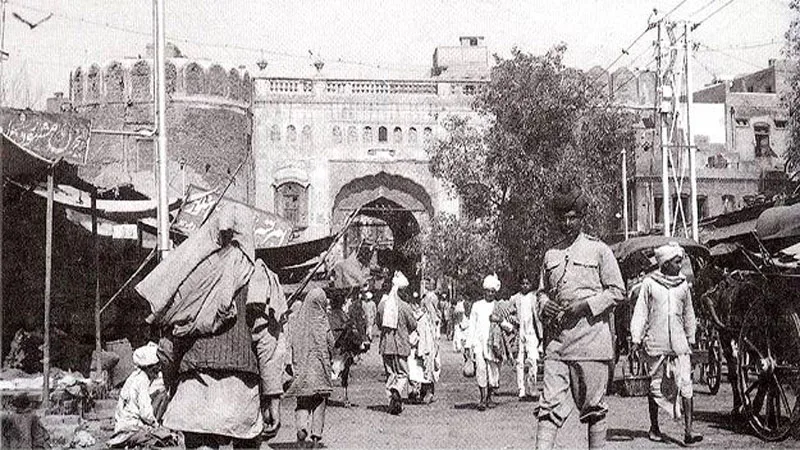 How Many Gates Did The Walled City Of Lahore Have?